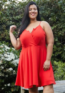 Nurode Plus Size V-Neck Spaghetti Strap Cocktail Dress