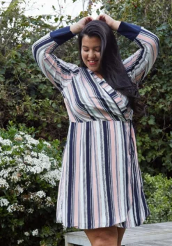 Nurode Plus Size Printed Wrap Dress With Cuff Binding