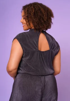 Plus Size Pleated Crewneck Blouse -Asoph Fashion Shop 2022637 001 4